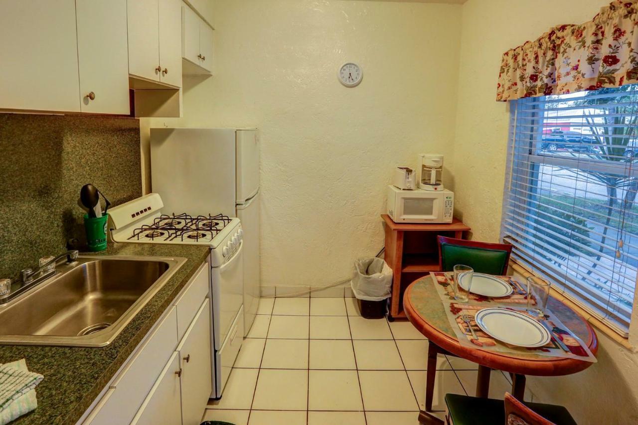 הוליווד Richard'S Motel Courtyard מראה חיצוני תמונה