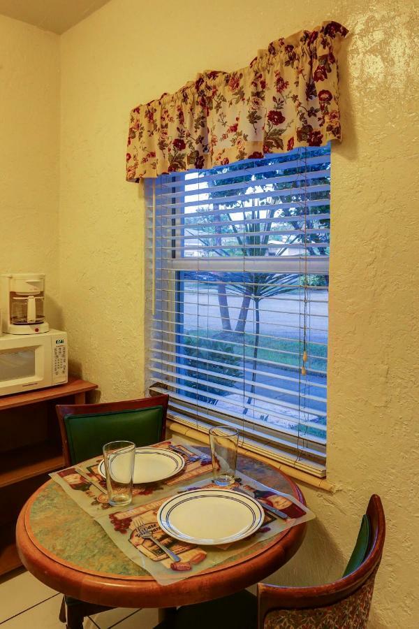 הוליווד Richard'S Motel Courtyard מראה חיצוני תמונה