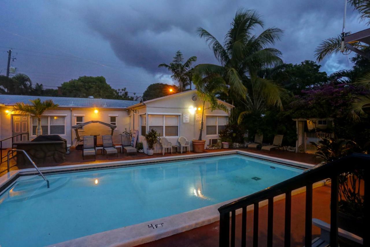 הוליווד Richard'S Motel Courtyard מראה חיצוני תמונה