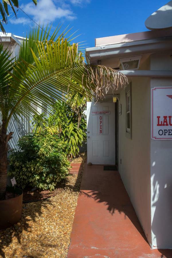 הוליווד Richard'S Motel Courtyard מראה חיצוני תמונה