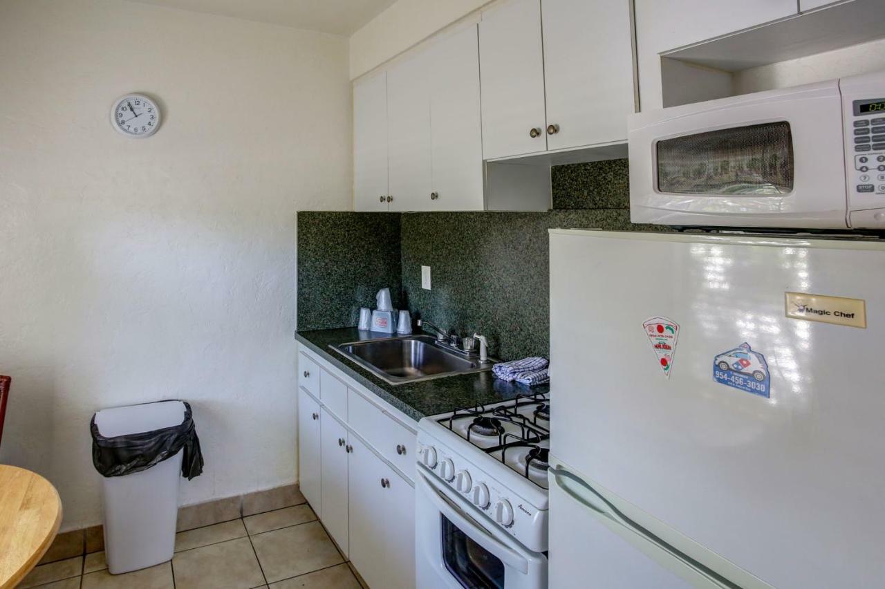 הוליווד Richard'S Motel Courtyard מראה חיצוני תמונה
