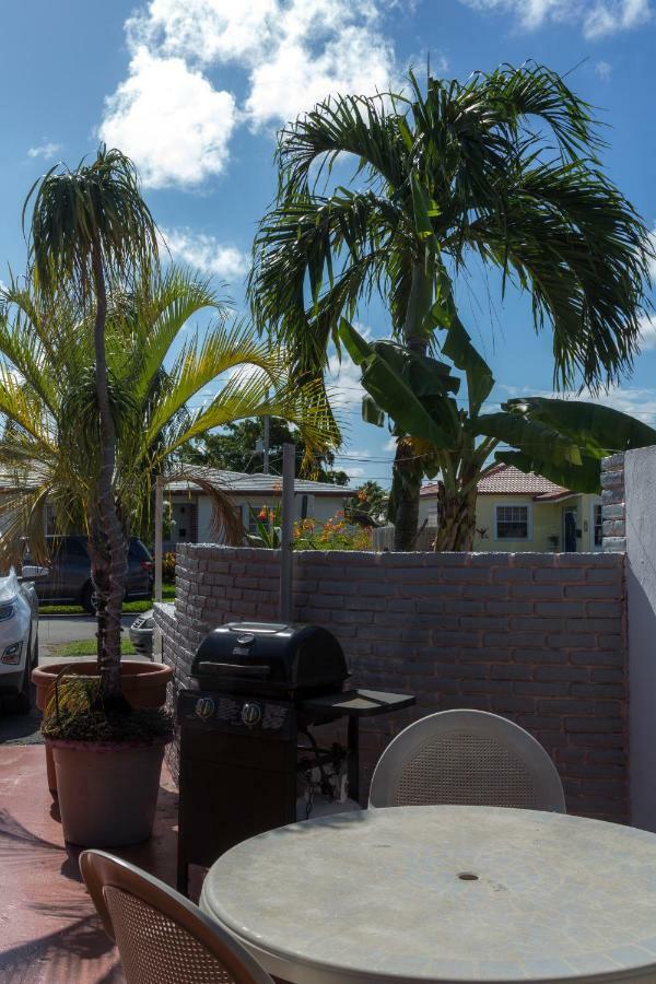 הוליווד Richard'S Motel Courtyard מראה חיצוני תמונה